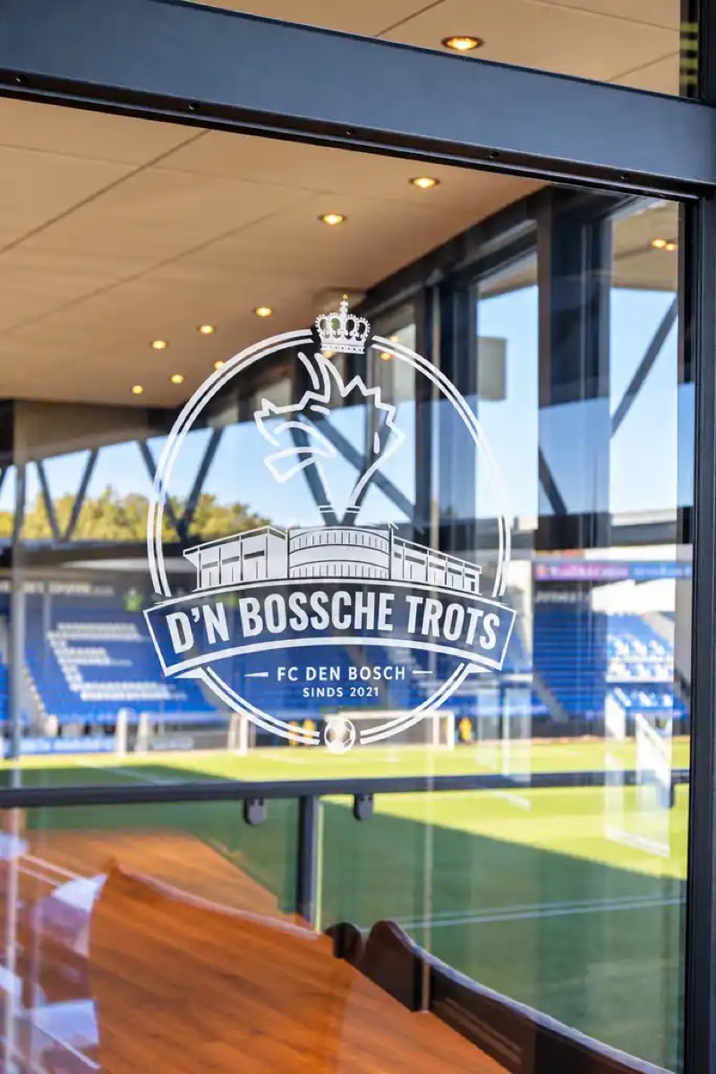 Skybox D'n Bossche Trots, uitzicht op het veld