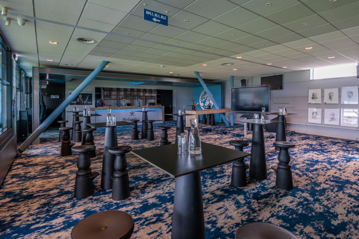 Jan Schouten Lounge, borrelopstelling bij de bar