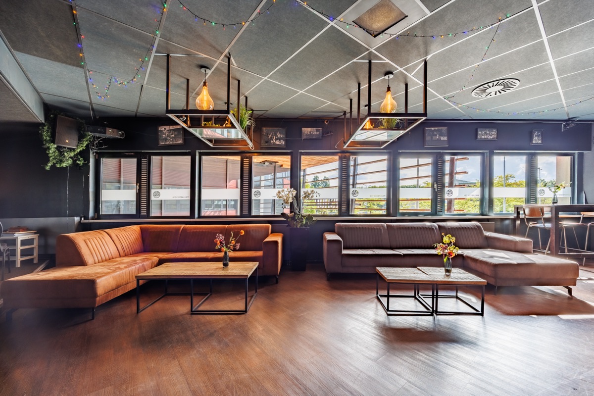 De Sliert, twee loungehoeken